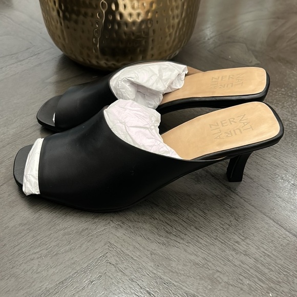 Naturalizer Black Stacy Leather Sandal - Picture 10 of 11